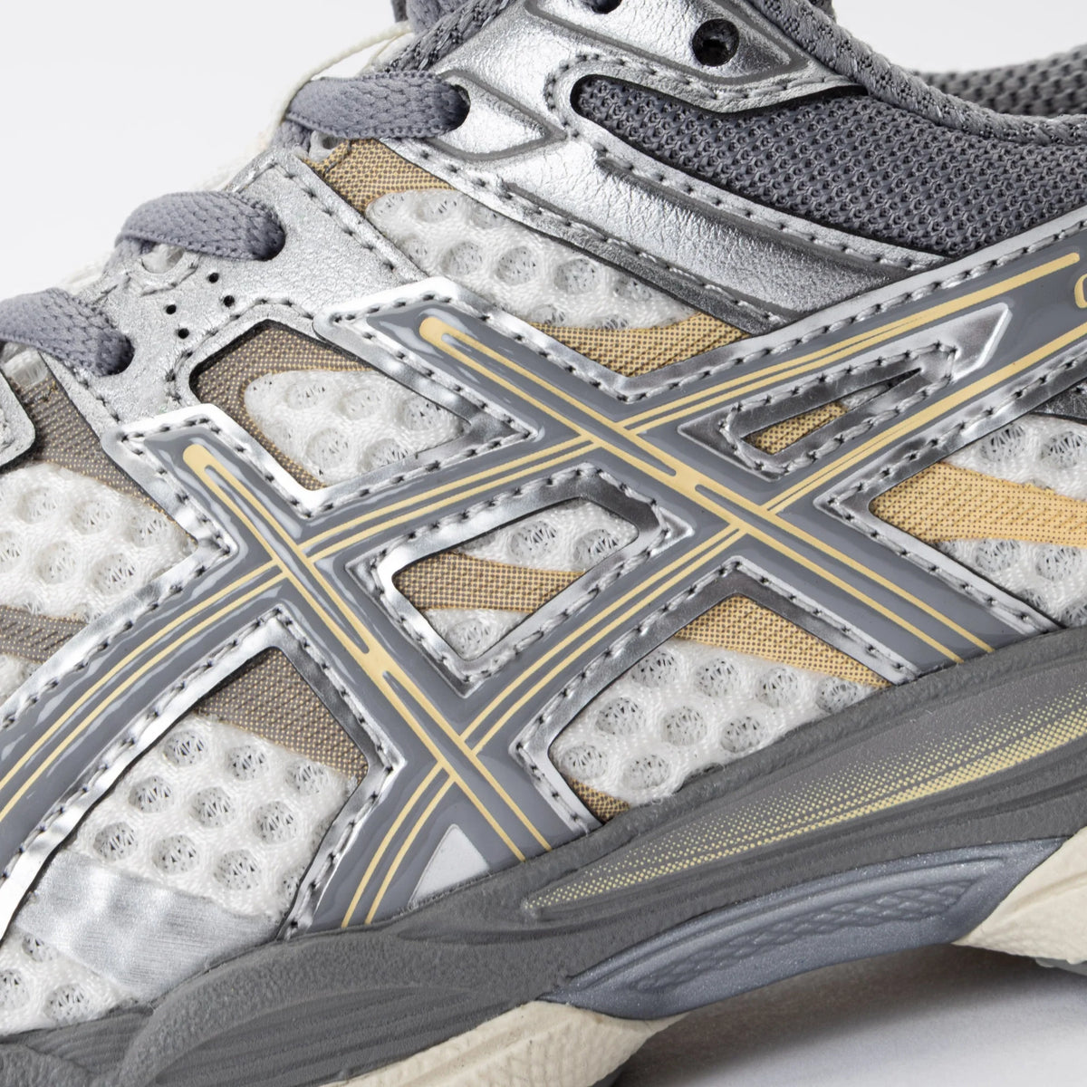 Trainers ASICS Unisex GEL-CUMULUS 16 Cream/Clay Grey